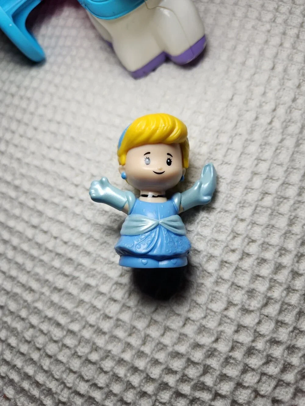 Fisher-Price Little People Disney Princess Musical Carousel Carriage W/ Figure